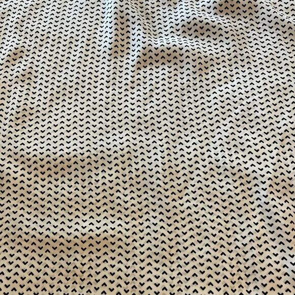 Pleione Sheer white shirt w/ small back arrows M - Picture 4 of 5